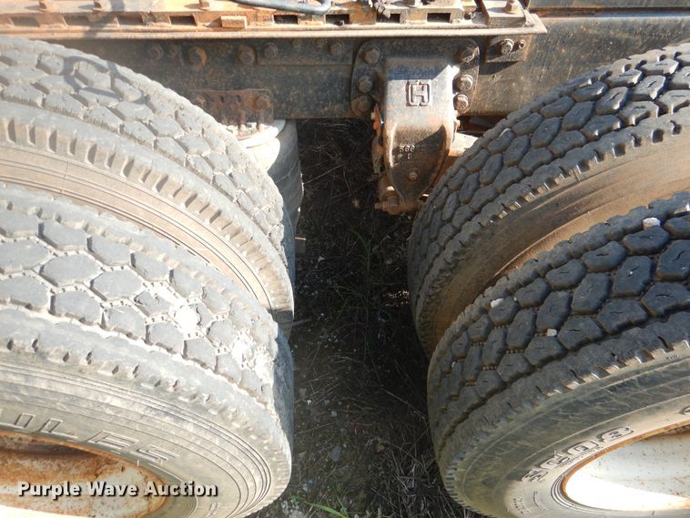 image for item DF2136 1995 Ford Aeromax L9000 semi truck