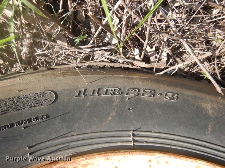 image for item DF2136 1995 Ford Aeromax L9000 semi truck