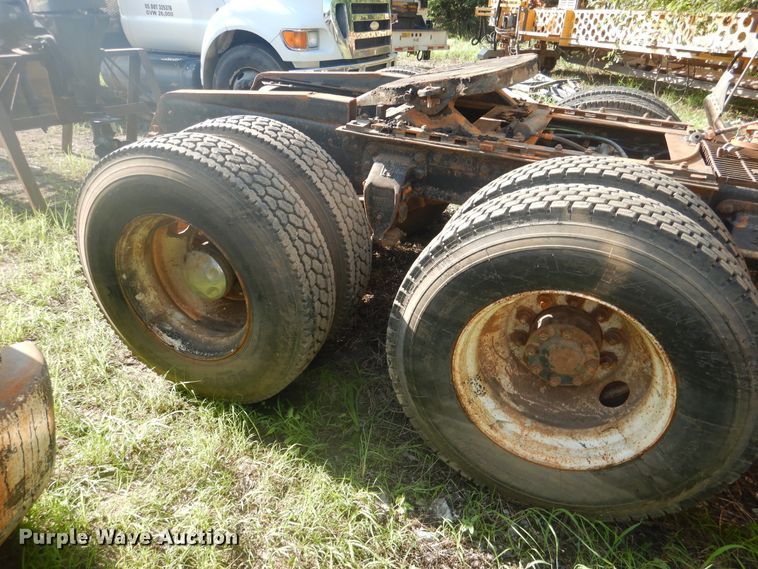 image for item DF2136 1995 Ford Aeromax L9000 semi truck