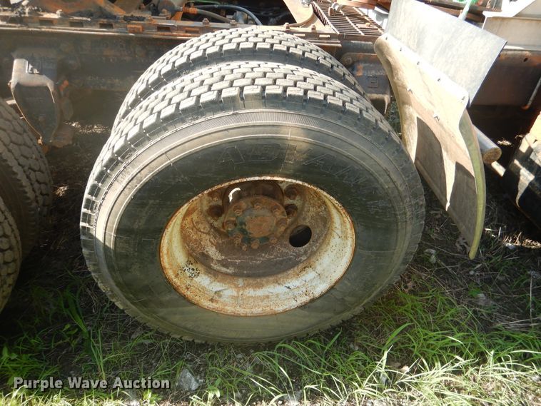 image for item DF2136 1995 Ford Aeromax L9000 semi truck