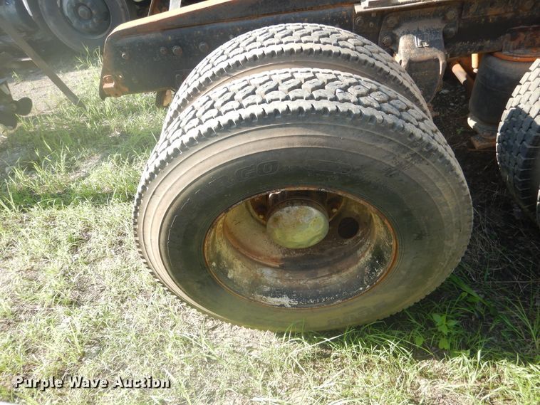 image for item DF2136 1995 Ford Aeromax L9000 semi truck