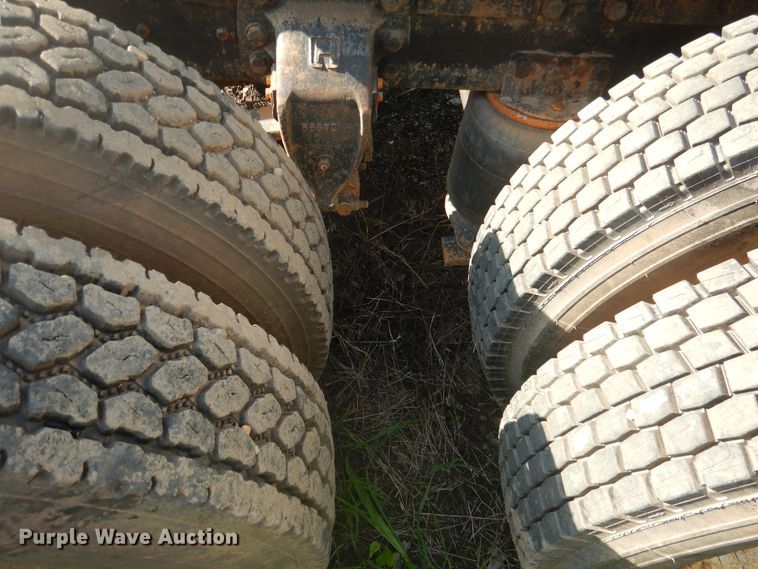 image for item DF2136 1995 Ford Aeromax L9000 semi truck