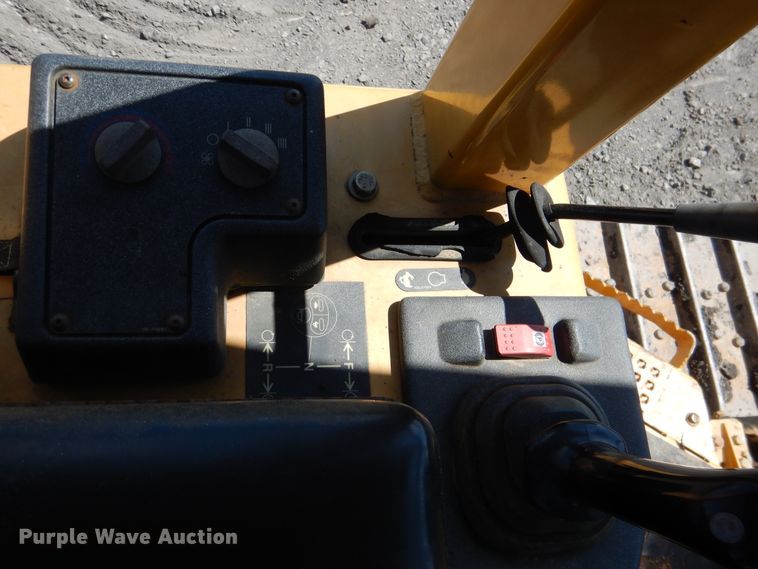 image for item DF2173 2006 Caterpillar D5G XL dozer