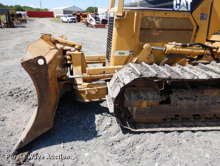 image for item DF2173 2006 Caterpillar D5G XL dozer