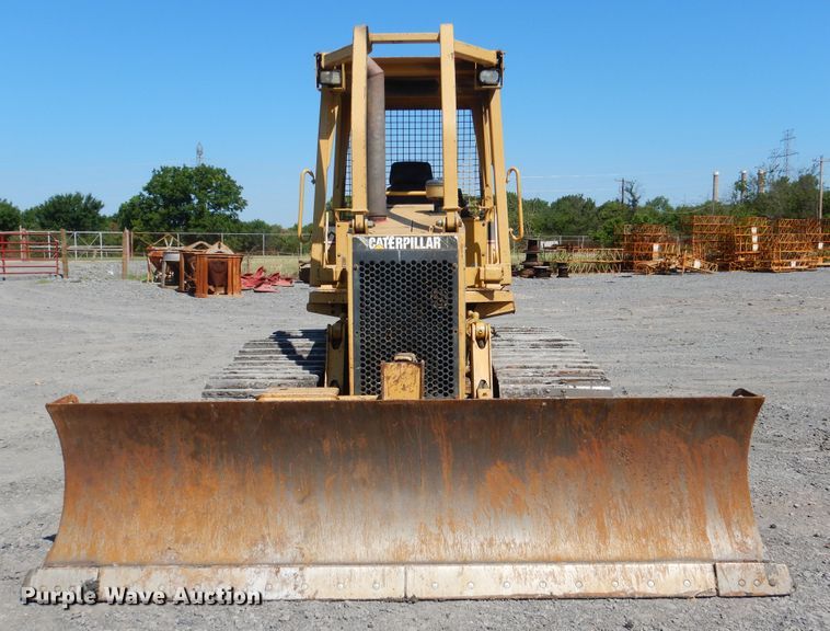 image for item DF2174 2001 Caterpillar D4C LGP dozer