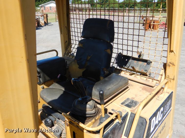 image for item DF2174 2001 Caterpillar D4C LGP dozer