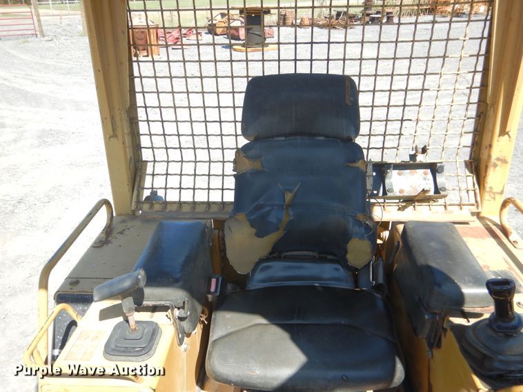 image for item DF2174 2001 Caterpillar D4C LGP dozer