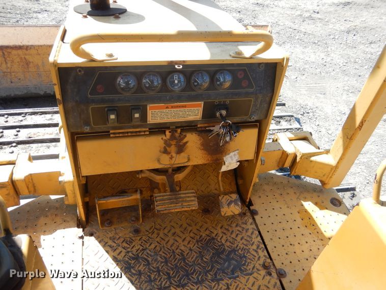 image for item DF2174 2001 Caterpillar D4C LGP dozer