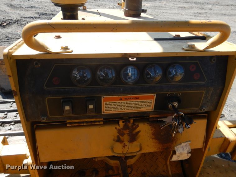 image for item DF2174 2001 Caterpillar D4C LGP dozer