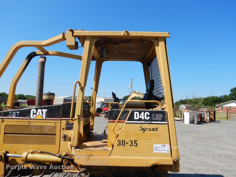 image for item DF2174 2001 Caterpillar D4C LGP dozer