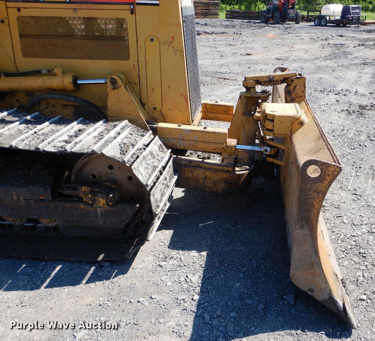 image for item DF2174 2001 Caterpillar D4C LGP dozer