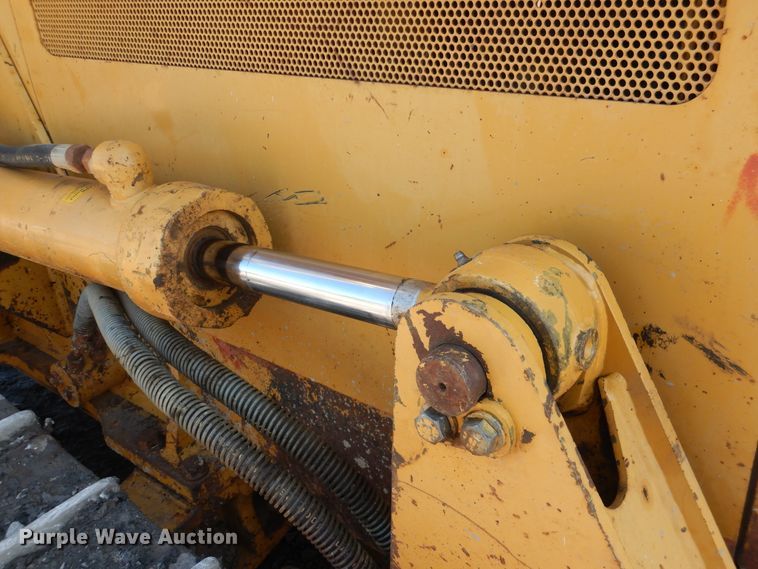 image for item DF2174 2001 Caterpillar D4C LGP dozer