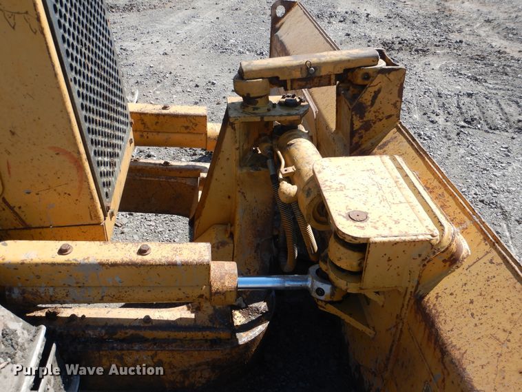 image for item DF2174 2001 Caterpillar D4C LGP dozer
