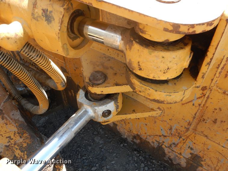 image for item DF2174 2001 Caterpillar D4C LGP dozer