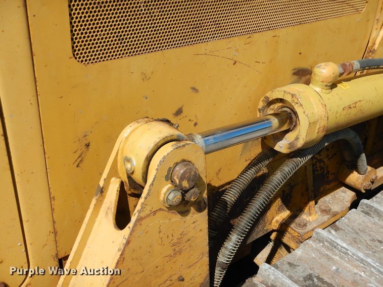 image for item DF2174 2001 Caterpillar D4C LGP dozer