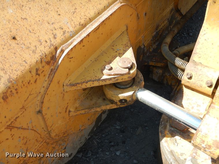 image for item DF2174 2001 Caterpillar D4C LGP dozer