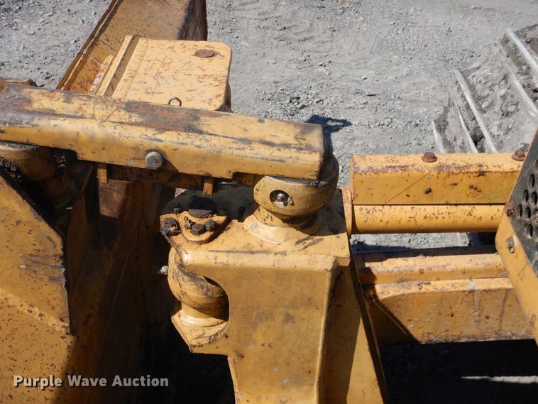 image for item DF2174 2001 Caterpillar D4C LGP dozer