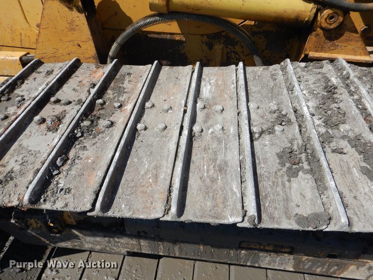 image for item DF2174 2001 Caterpillar D4C LGP dozer