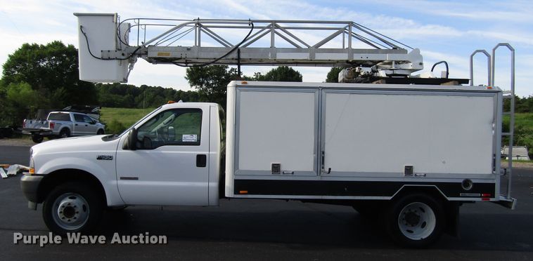 image for item DG1325 2004 Ford F450 Super Duty bucket truck