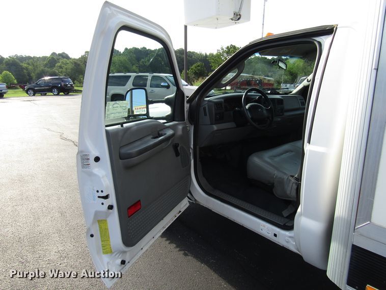 image for item DG1325 2004 Ford F450 Super Duty bucket truck