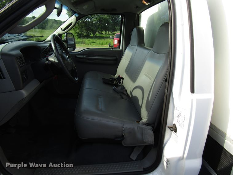 image for item DG1325 2004 Ford F450 Super Duty bucket truck