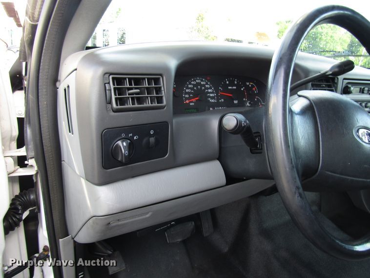 image for item DG1325 2004 Ford F450 Super Duty bucket truck