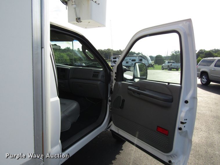 image for item DG1325 2004 Ford F450 Super Duty bucket truck