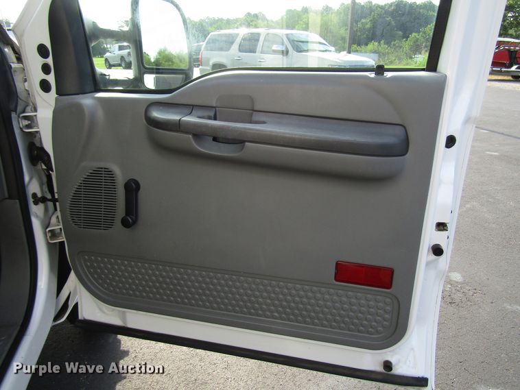 image for item DG1325 2004 Ford F450 Super Duty bucket truck