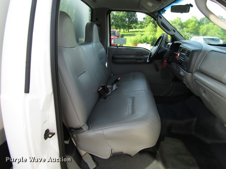 image for item DG1325 2004 Ford F450 Super Duty bucket truck