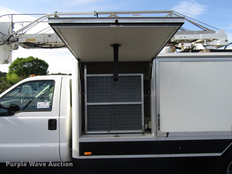 image for item DG1325 2004 Ford F450 Super Duty bucket truck