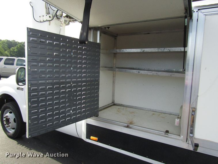 image for item DG1325 2004 Ford F450 Super Duty bucket truck