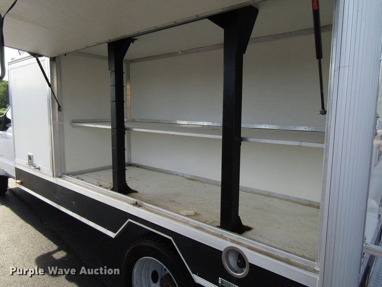 image for item DG1325 2004 Ford F450 Super Duty bucket truck