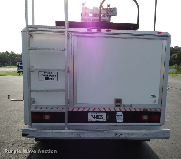 image for item DG1325 2004 Ford F450 Super Duty bucket truck