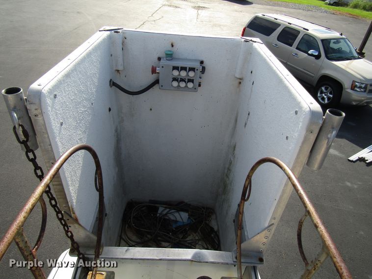 image for item DG1325 2004 Ford F450 Super Duty bucket truck