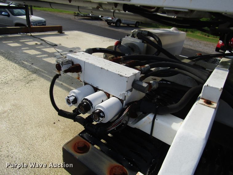 image for item DG1325 2004 Ford F450 Super Duty bucket truck