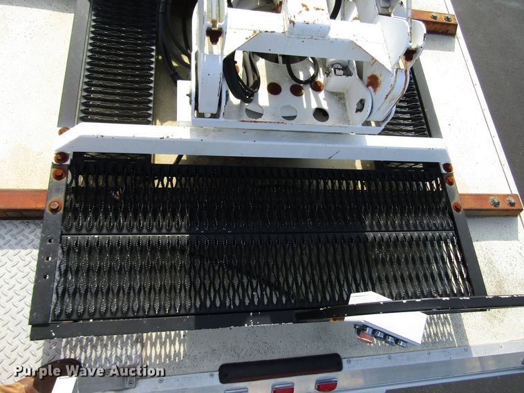 image for item DG1325 2004 Ford F450 Super Duty bucket truck