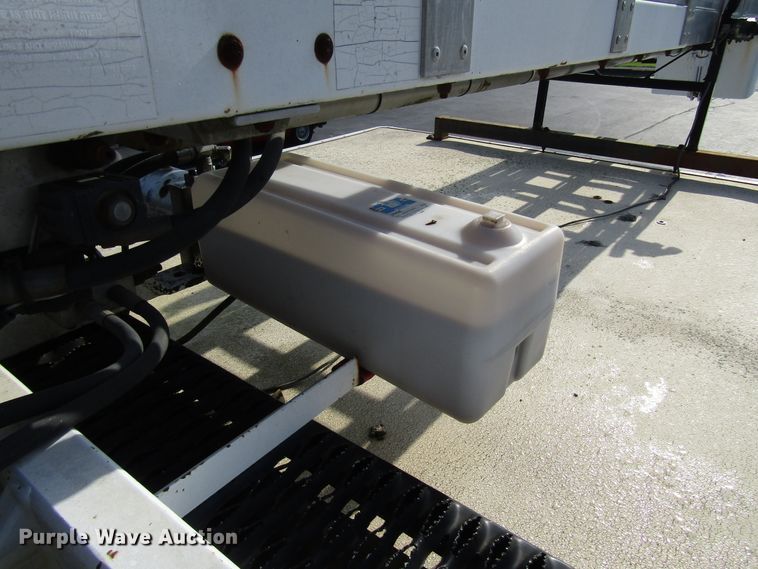 image for item DG1325 2004 Ford F450 Super Duty bucket truck