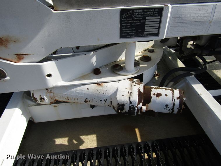 image for item DG1325 2004 Ford F450 Super Duty bucket truck