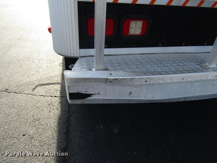 image for item DG1325 2004 Ford F450 Super Duty bucket truck