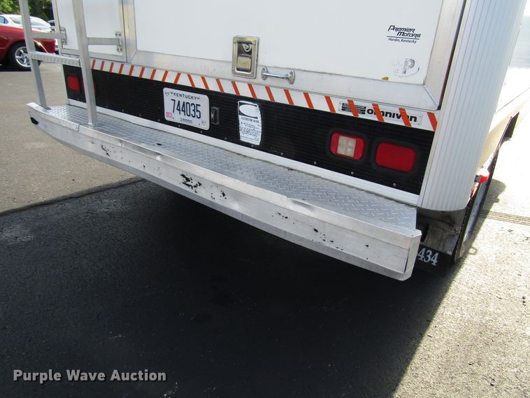 image for item DG1325 2004 Ford F450 Super Duty bucket truck