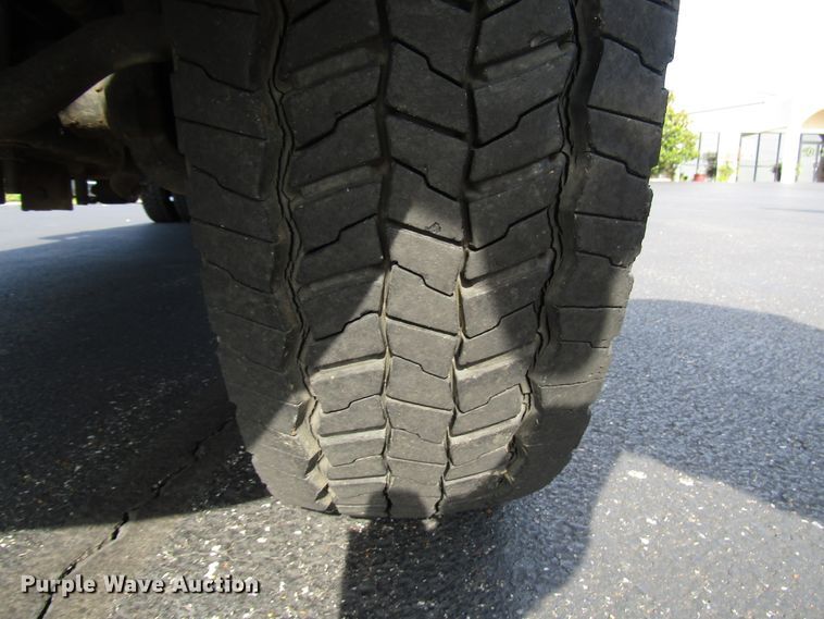 image for item DG1325 2004 Ford F450 Super Duty bucket truck