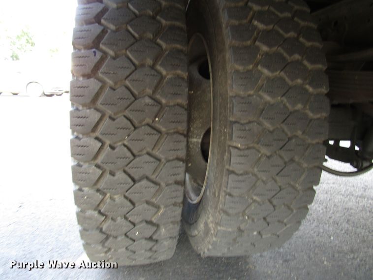 image for item DG1325 2004 Ford F450 Super Duty bucket truck