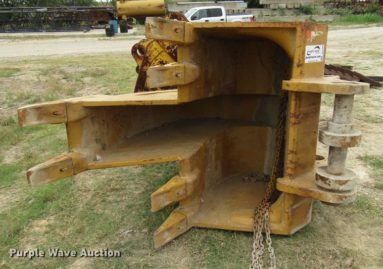 image for item DG1340 Hensley bucket