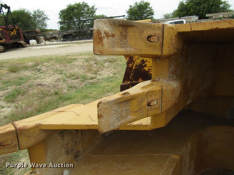 image for item DG1340 Hensley bucket