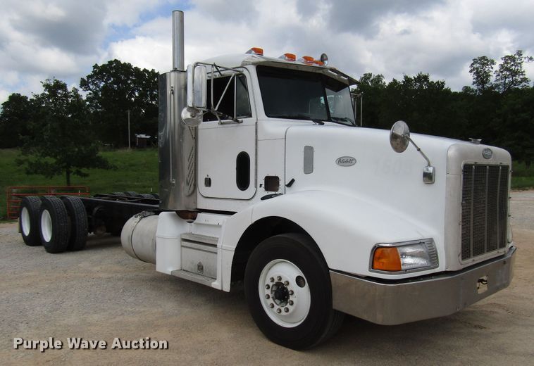 image for item DG1373 1999 Peterbilt 377 truck cab and chassis