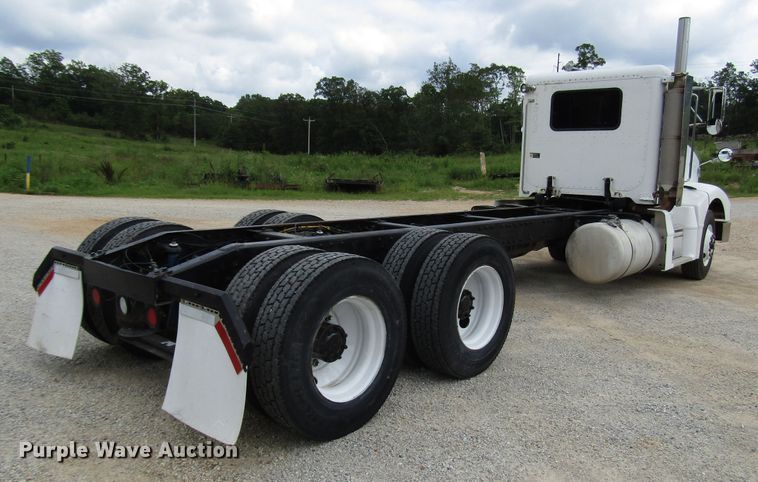 image for item DG1373 1999 Peterbilt 377 truck cab and chassis