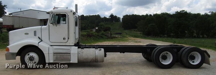 image for item DG1373 1999 Peterbilt 377 truck cab and chassis