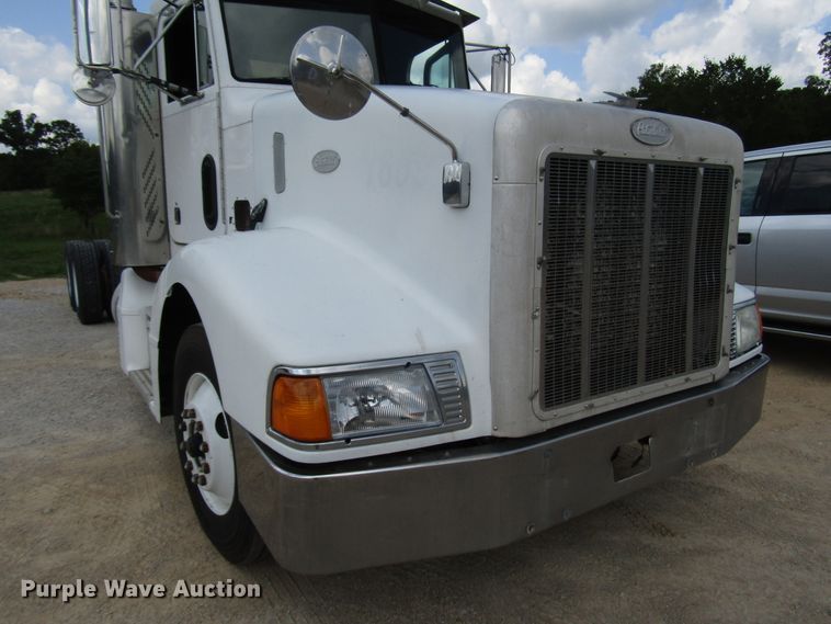 image for item DG1373 1999 Peterbilt 377 truck cab and chassis