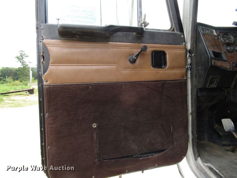 image for item DG1373 1999 Peterbilt 377 truck cab and chassis