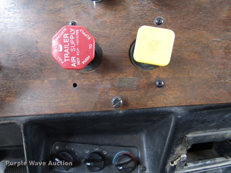 image for item DG1373 1999 Peterbilt 377 truck cab and chassis